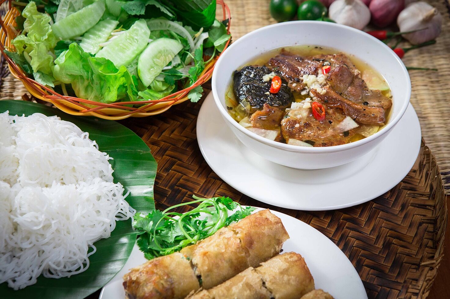 Photograph the vibrant essence of Hanoi’s food scene